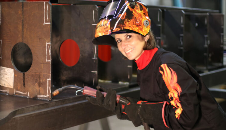 Participação feminina avança em setores antes dominados por homens