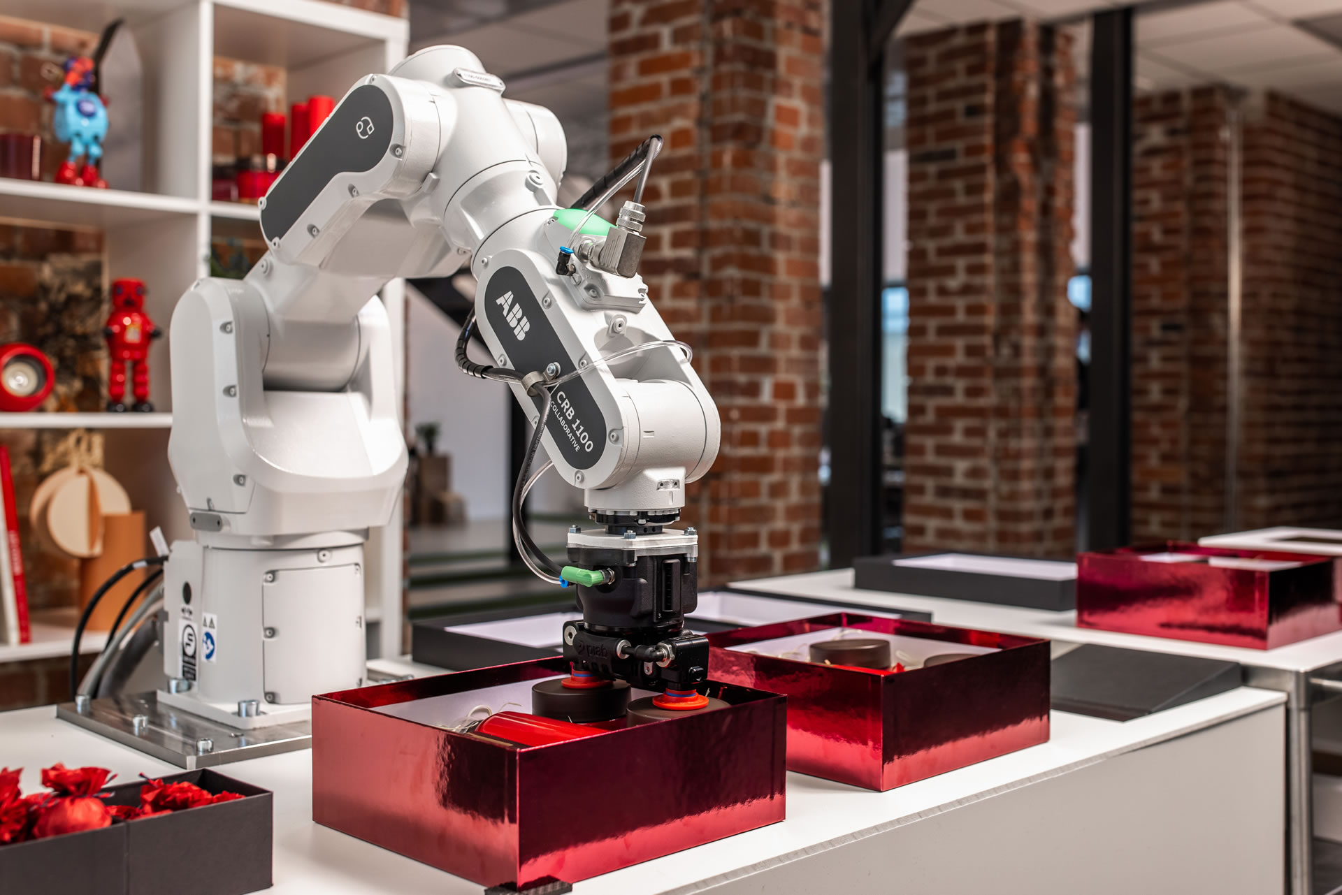 ABB lança robô para trabalho colaborativo em ambientes industriais