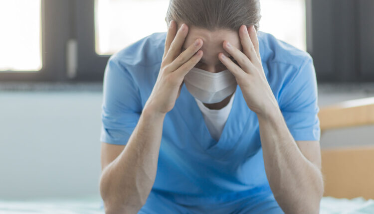 Enfermeiros têm direito a regime especial e podem antecipar aposentadoria; conheça regras