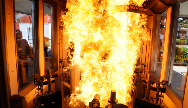 Transmissão ao vivo simula acidentes de trabalho com fogo e chamas