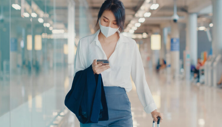 Passageiros confiam na segurança de voos na pandemia, mas se frustram com exigências, indica pesquisa internacional