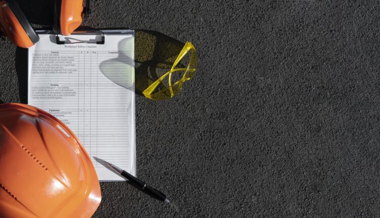 Governo federal revisa normas que regulamentam saúde e segurança no trabalho