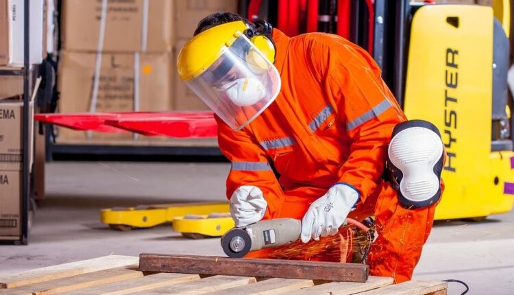 Projeto altera responsabilidades no uso dos EPIs pelos trabalhadores