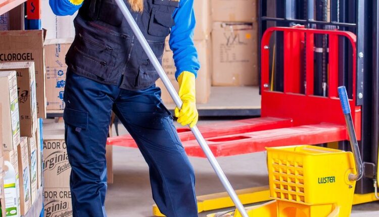 Campanha reforça a importância do uso de EPIs na limpeza de empresas