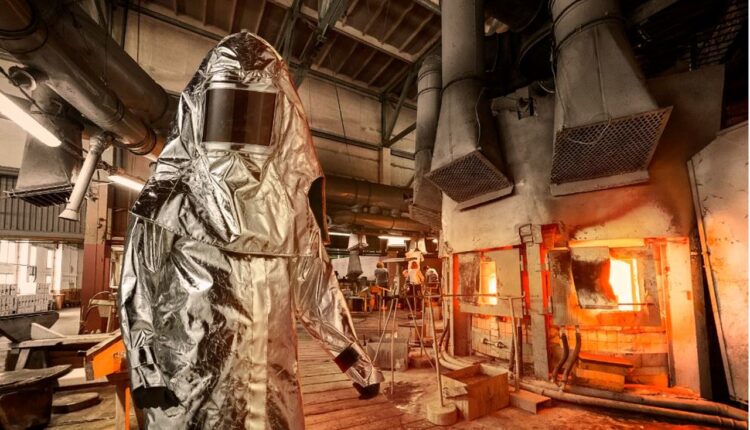 Especialista indica tipos de EPIs adequados de acordo com o risco de trabalho envolvendo altas temperaturas - Revista Cipa