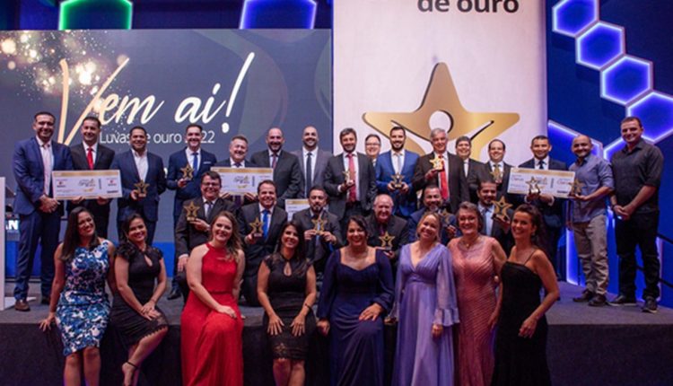 Danny entrega Prêmio Luvas de Ouro 2021 - Revista Cipa