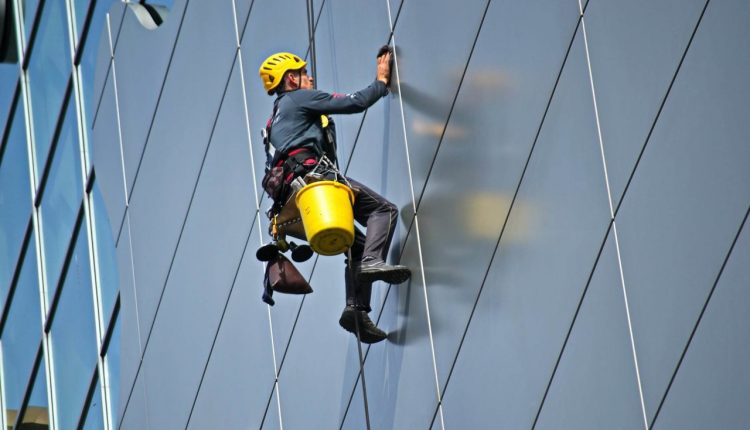 Vídeoaula traz referências para quem atua com rotinas de trabalho em altura - Revista Cipa