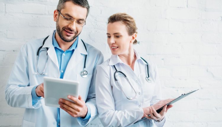 Projeto assegura direitos trabalhistas ao prestador de serviços médicos - Revista Cipa