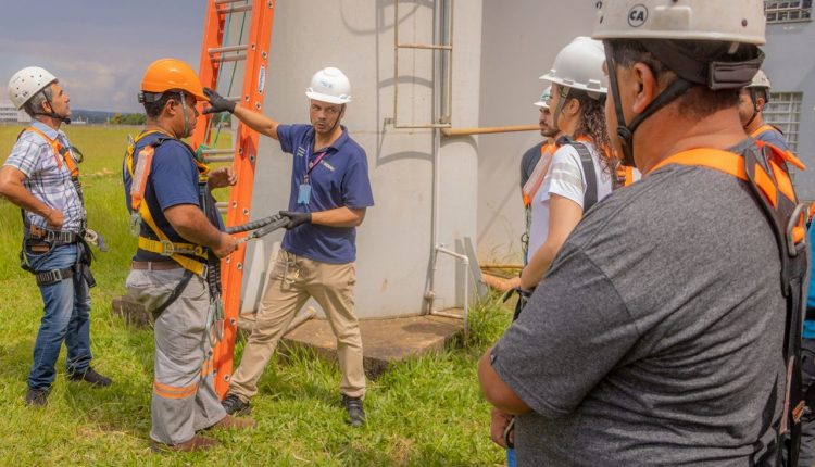 Universidade de Ponta Grossa, PR, promove treinamento para trabalhos em altura - Revista Cipa