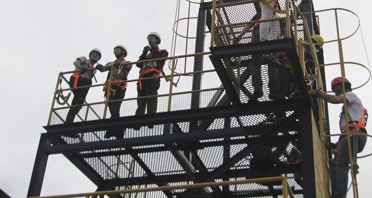 Novo texto que regulariza trabalho em altura dispensa EPI, mas especialistas recomendam proteção - Revista Cipa