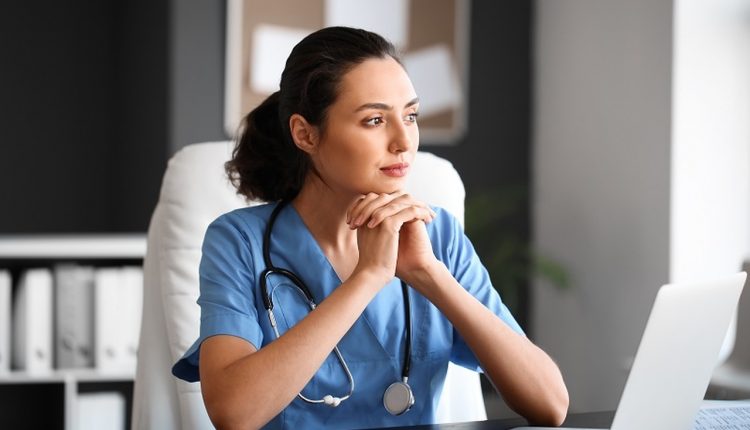 Trabalhadores da linha de frente na saúde também precisam de cuidados - Revista Cipa