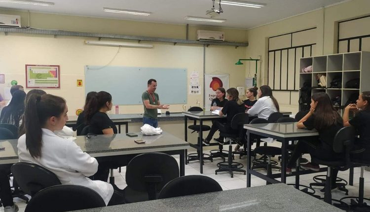 Estudantes de colégio em SC recebem treinamento para uso de EPI - Revista Cipa