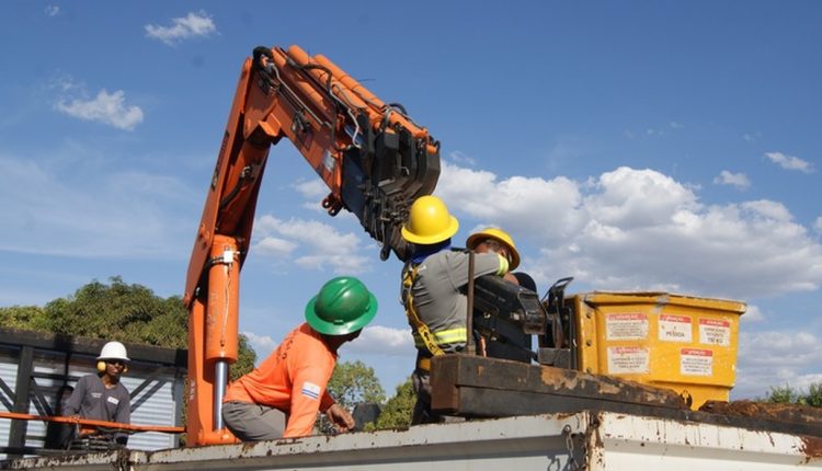Capacitação na área de iluminação pública atualiza informações para trabalho em altura - Revista Cipa