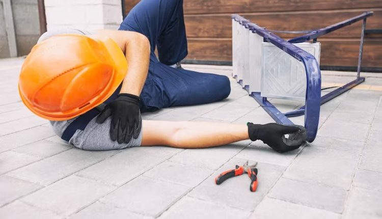 Nova NR-35 sinaliza sobre cuidados com o uso de escadas - Revista Cipa