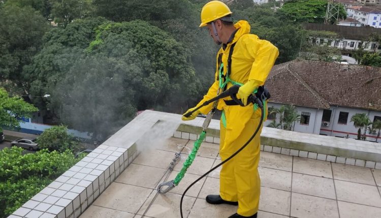 Limpeza de janelas e locais altos em prédios deve ser feita apenas por profissionais, diz especialista - Revista Cipa