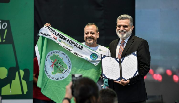 Catadores passam a ter apoio da Justiça do Trabalho para melhores condições trabalhistas - Revista Cipa