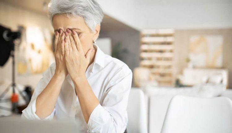 Saúde mental: depressão e ansiedade em mulheres podem estar atreladas ao sentimento de escassez devido ao etarismo em espaços corporativos - Revista Cipa