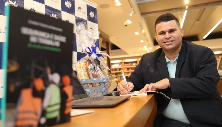 Livro Segurança e Saúde do Trabalho De Vilão a Protagonista redefine papel da SST nas empresas - Revista Cipa