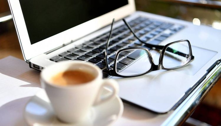 Nova era do trabalho no Brasil mostra que modelo híbrido continua em alta, mas desafios trabalhistas persistem - Revista Cipa