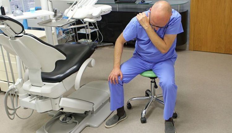 Dentistas enfrentam os desafios das doenças ocupacionais nos ambientes de trabalho - Revista Cipa