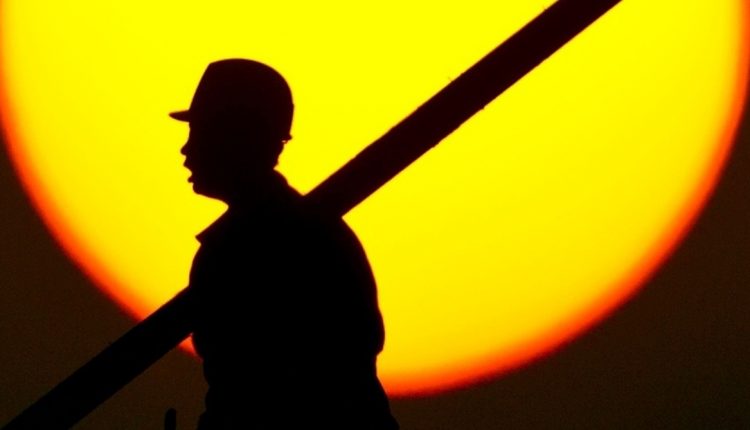 Trabalhadores expostos ao sol se articulam em relação às mudanças na NR-15 - Revista Cipa